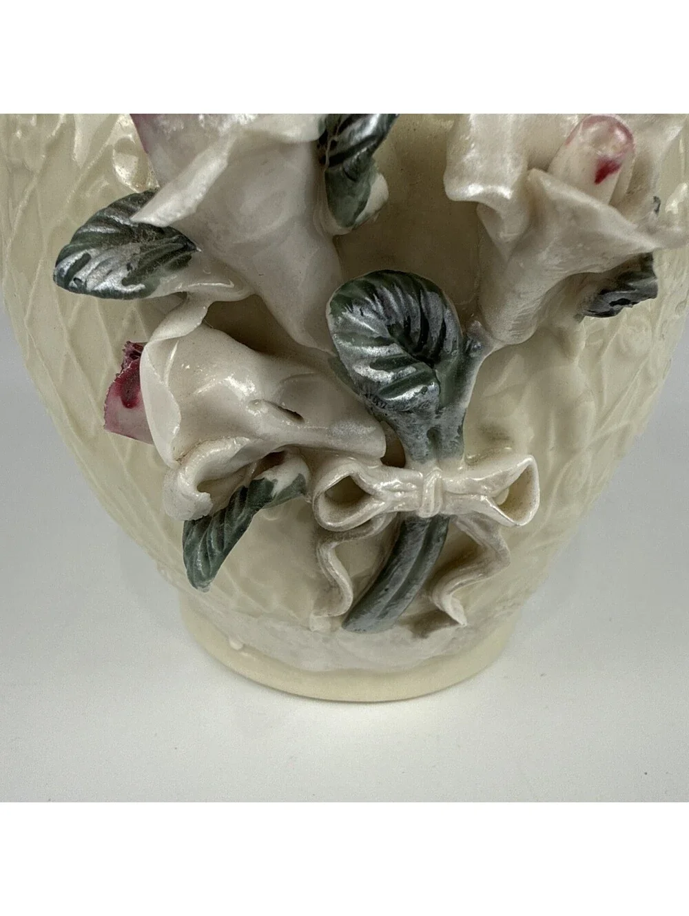 Vtg Pearlized Ceramic Lidded Potpourri Ginger Jar 3D Rose Lusterware Diffuser